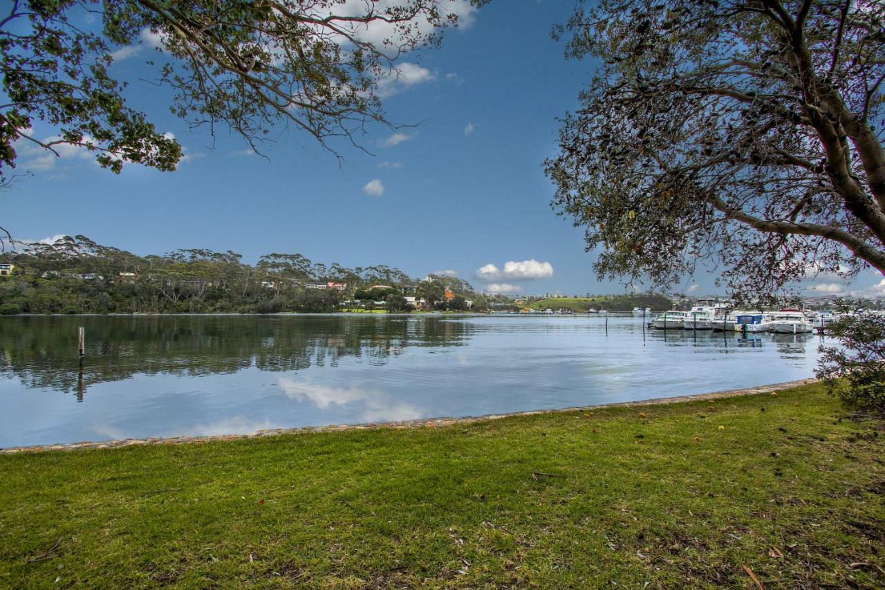 Hybiscus Waterfront Apartments Lakes Entrance Bagian luar foto