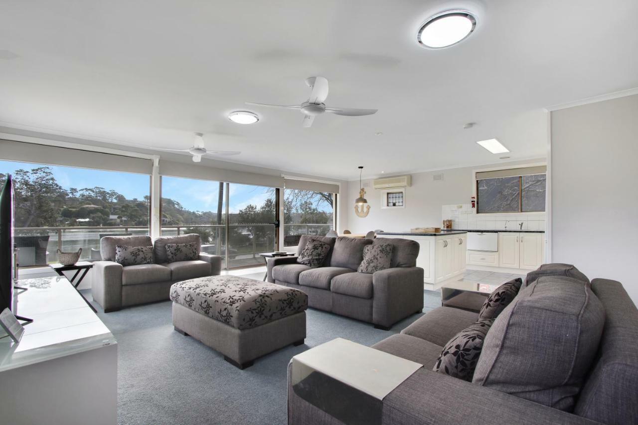 Hybiscus Waterfront Apartments Lakes Entrance Bagian luar foto