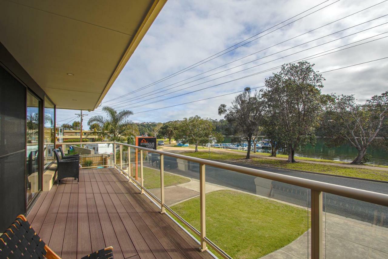 Hybiscus Waterfront Apartments Lakes Entrance Bagian luar foto